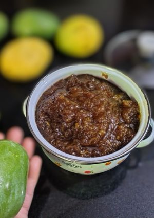 कच्चे आम की खट्टी - मीठी चटनी रेसिपी मुख्य फोटो