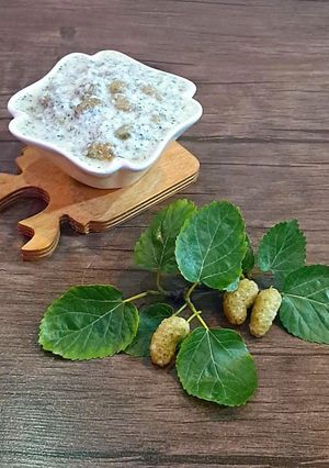 عکسی از دستور دسر ماست و توت سفید (ماست میوه ای)