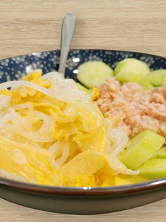 黃金泡菜涼拌蒟蒻麵 (佐冷盤小菜) 的食譜成品照片