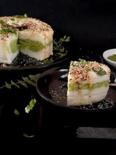 સેન્ડવીચ ઢોકળા(Sandwich dhokla recipe in Gujarati) રેસીપી મુખ્ય ફોટો