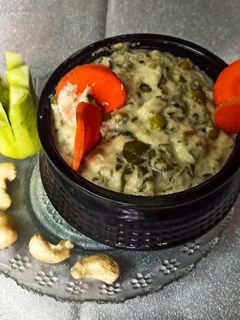 मेथी मलई मटार (Methi malai matar recipe in marathi) रेसिपी चे मुख्य फोटो 