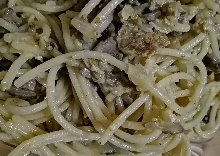 Bagaimana Menyiapkan Spaghetti Mushroom Aglio Olio with Cheese and Egg Anti Gagal