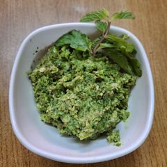 A picture of Mint and peanuts chutney.