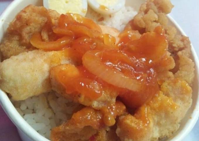 Cara Bikin Rice bowl chicken crispy saos asam manis with booked eggs, Endul
