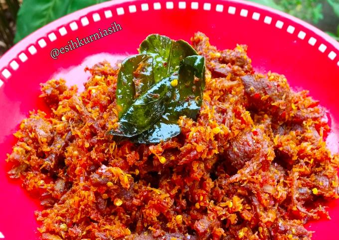 Ternyata ini loh! Resep enak membuat Serundeng daging pedas cabe kering yang nagih banget