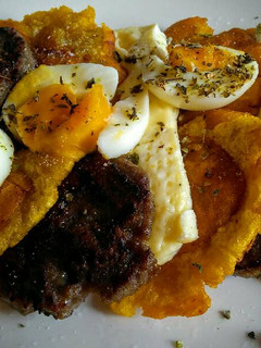 Una foto de Patacones, y otros antojos