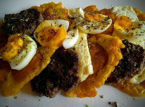 Una foto de Patacones, y otros antojos