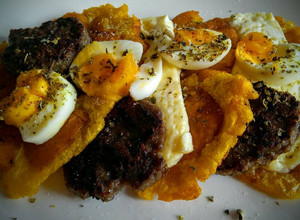 Una foto de Patacones, y otros antojos