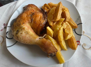 Una foto de Pollo a la brasa en casa