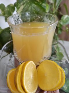 મોસંબી નો જ્યુસ (Mosambi Juice Recipe In Gujarati) રેસીપી મુખ્ય ફોટો