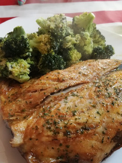 Una foto de Caballa al horno con brócoli🥦
