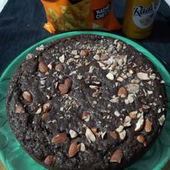 A picture of Oreo buiscuit cake.