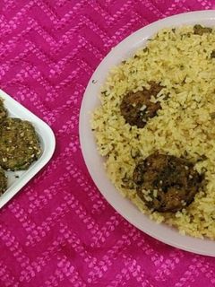 पालक के मसाले गट्टे और पुलाव (palak ke masale gatte aur pulao recipe in Hindi) रेसिपी मुख्य फोटो