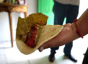Una foto de Tamal de birria en hoja de acelga correa para la candelaria