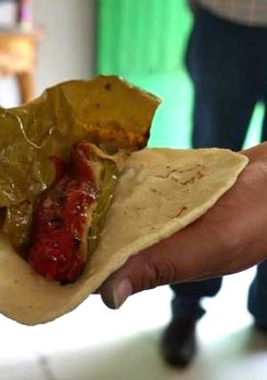 Una foto de Tamal de birria en hoja de acelga correa para la candelaria