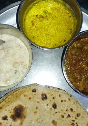 सिंपल थाली (simple thali recipe in Hindi) रेसिपी मुख्य फोटो