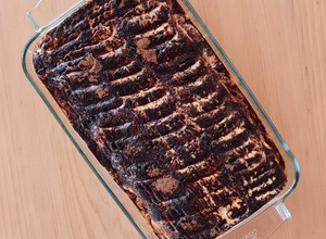 Una foto de Postre de queso crema y dulce de leche inspirado en Tiramisú ☕ Postre de cucharear
