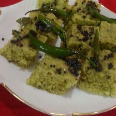 A picture of Spinach oats dhokla.