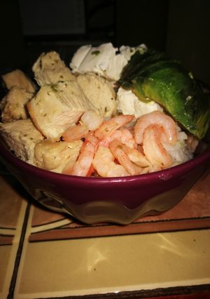Una foto de Gohan camarón pollo