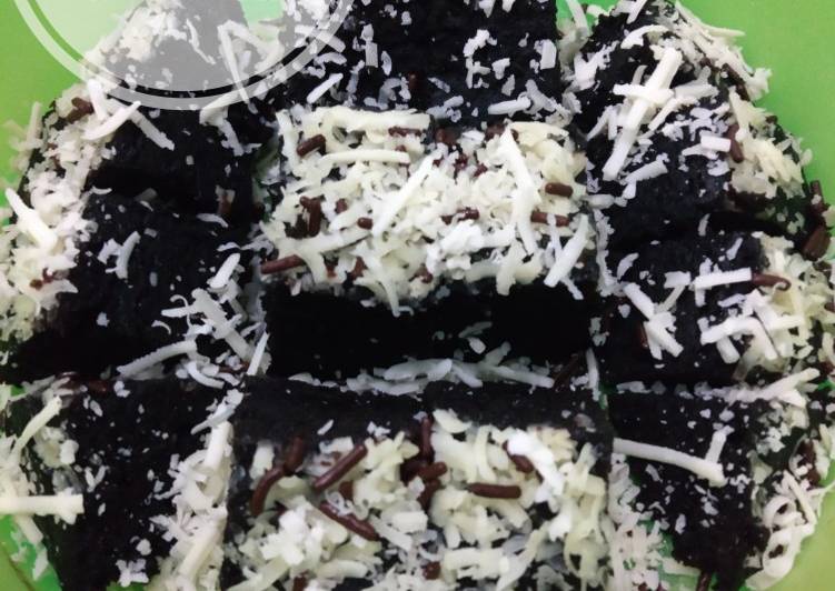 1. Kue Oreo Kukus / Oreo Cake simple 2 bahan saja 😁