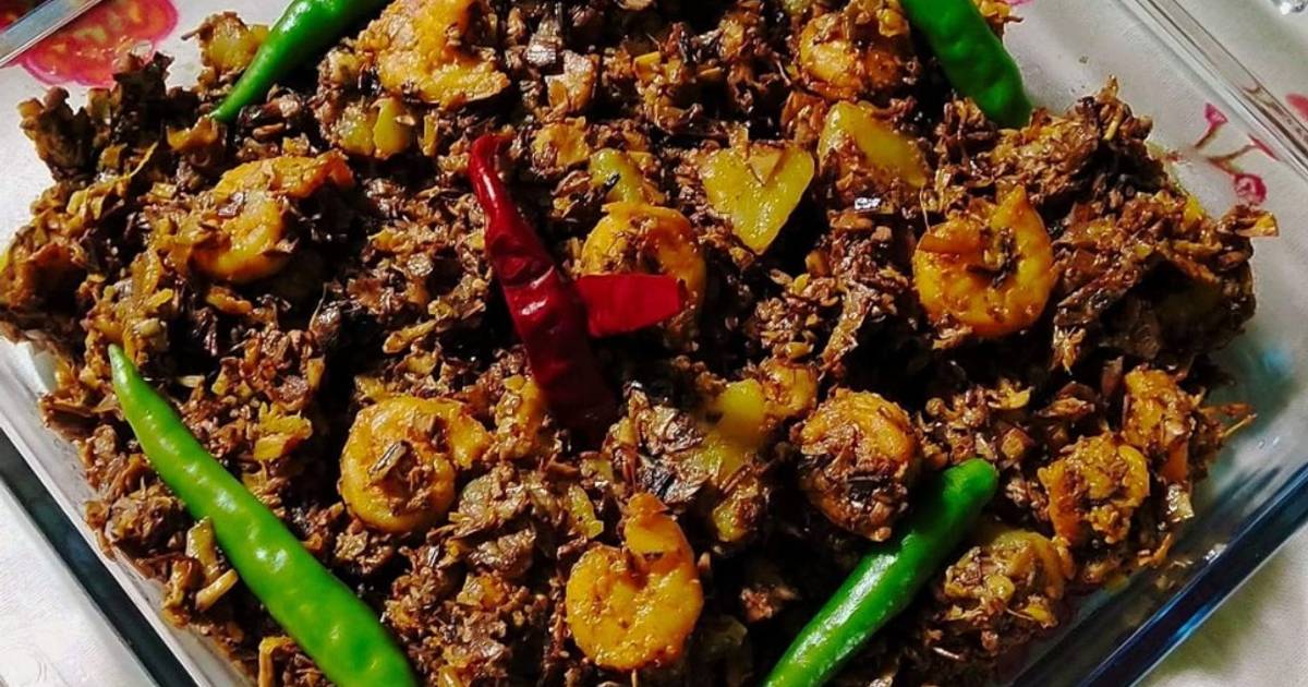 Banana Blossoms Curry With Prawns/Chingri Mach diye Mochar Ghonto