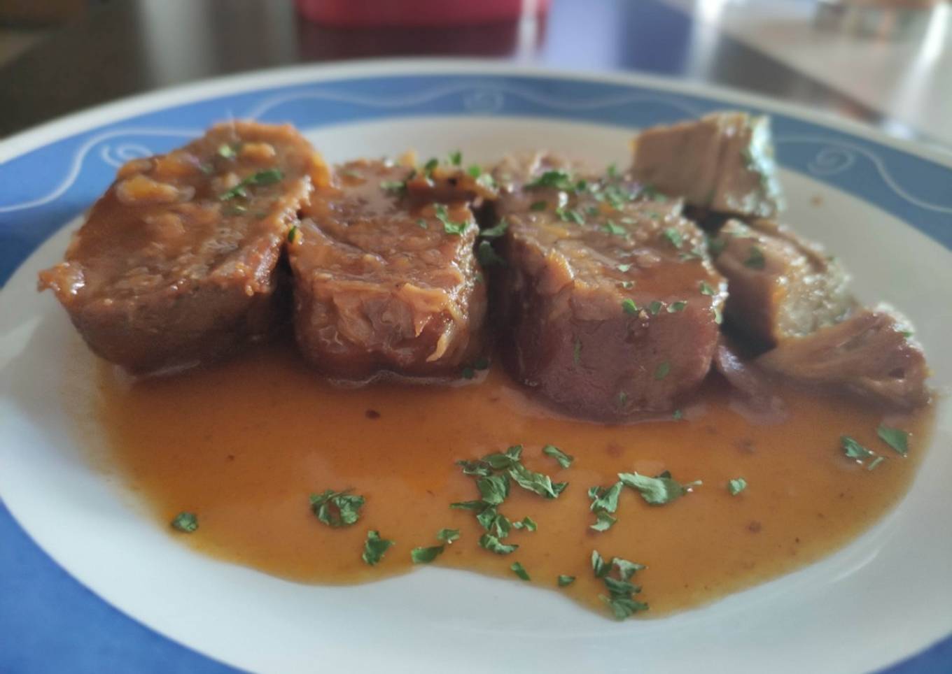 Solomillo de Cerdo en Salsa de Naranja, Humo, Miel y Barbacoa