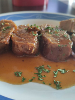 Una foto de Solomillo de Cerdo en Salsa de Naranja, Humo, Miel y Barbacoa