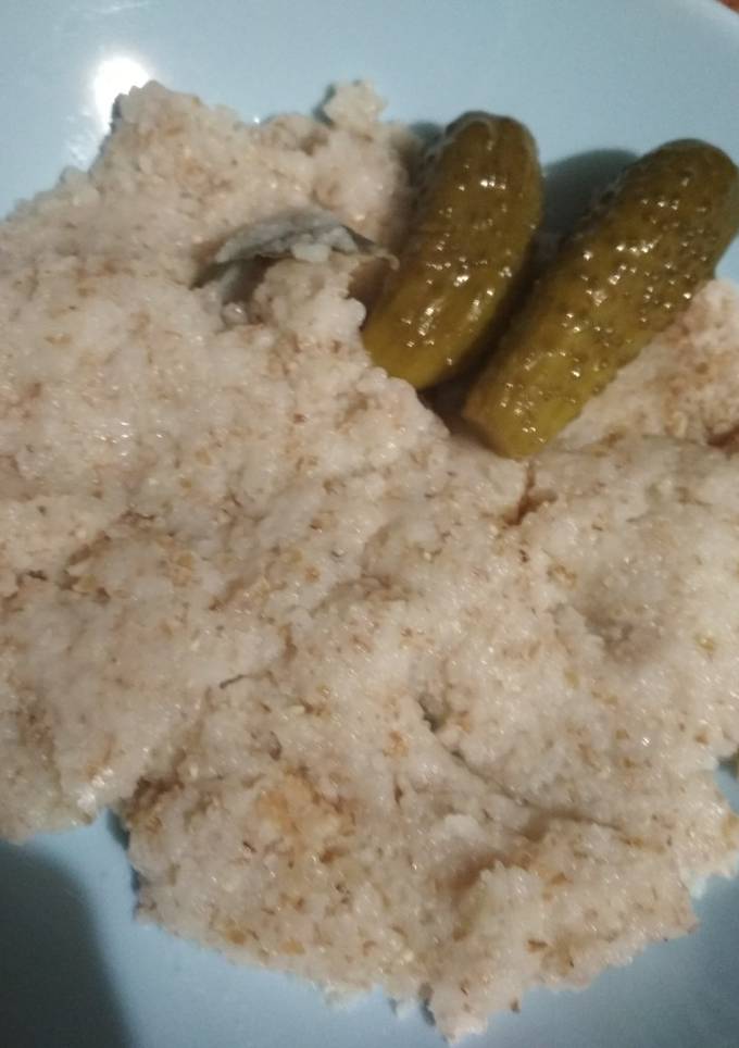 Пшенична каша з огірочками