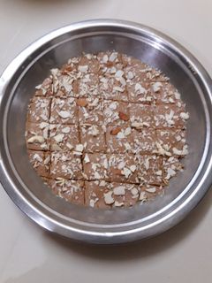 સુખડી રેસીપી મુખ્ય ફોટો