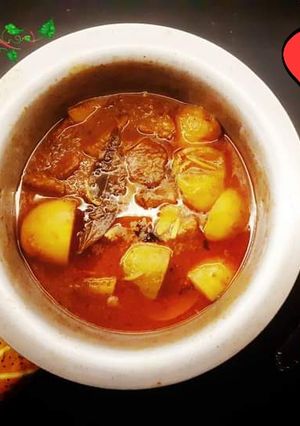 A picture of Karachi Daigi Aloo Gosht.