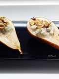 Pere al forno con gorgonzola, noci, miele e timo fresco