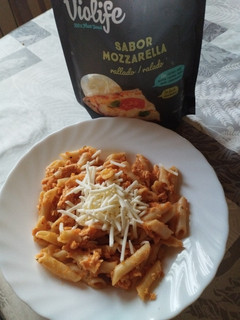 Una foto de Macarrones veganos con salsa de tomate italiana