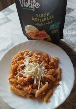 Una foto de Macarrones veganos con salsa de tomate italiana