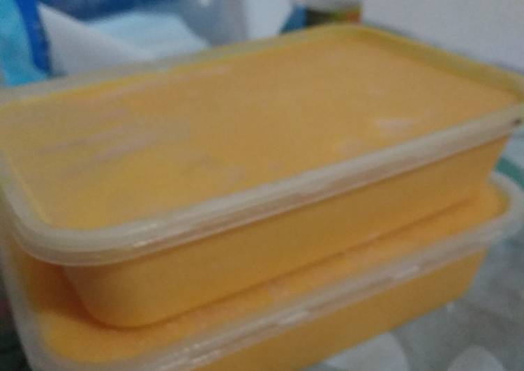 Cara Gampang Menyiapkan Es krim mangga home made yang Bisa Manjain Lidah