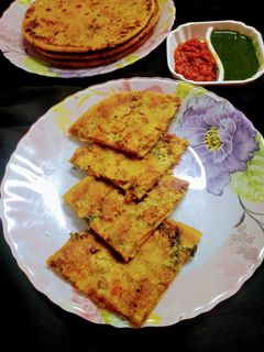 मसालेदार गोभी शिमला मिर्च पराठे (masaledar gobi shimla mirch paratha recipe in Hindi) रेसिपी मुख्य फोटो