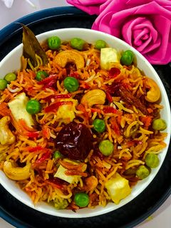 बीटरुट पीज़ पनीर पुलाव (Beetroot peas paneer pulao) रेसिपी मुख्य फोटो