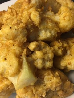 Una foto de Coliflor rebozada con queso Parmesano 🧀