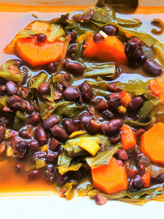 Una foto de Sopa de azukis y acelgas