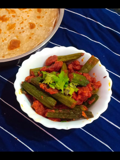 ફ્રાઇડ જૈન ભીંડી મસાલા (Fried Jain Bhindi Masala Recipe In Gujarati) રેસીપી મુખ્ય ફોટો