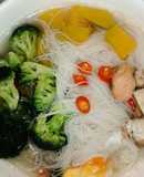 Bihun Sup Segera Dengan Salmon, Labu dan Brokoli