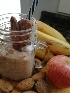 Una foto de Batido de plátano y manzana con muesli