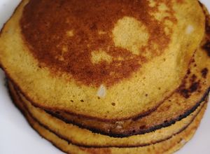 Una foto de Panqueques de plátano maduro y avena. Saludables