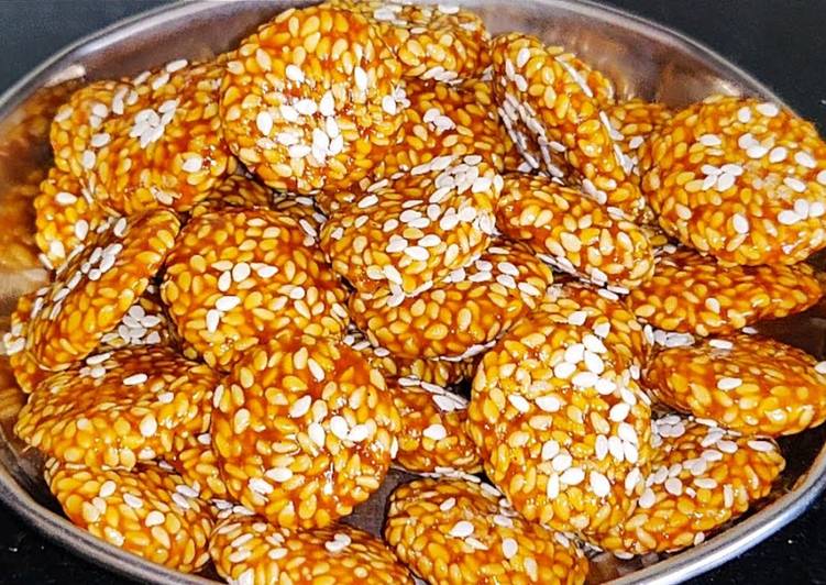 How to Prepare Homemade Til gur ki revdi winter recipe / sesame jaggery rewadi