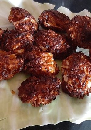 முட்டைகோஸ் போன்டா(cabbage bonda recipe in tamil) செய்முறை முக்கிய புகைப்படம்