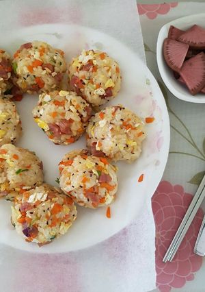 A picture of Rice Balls.