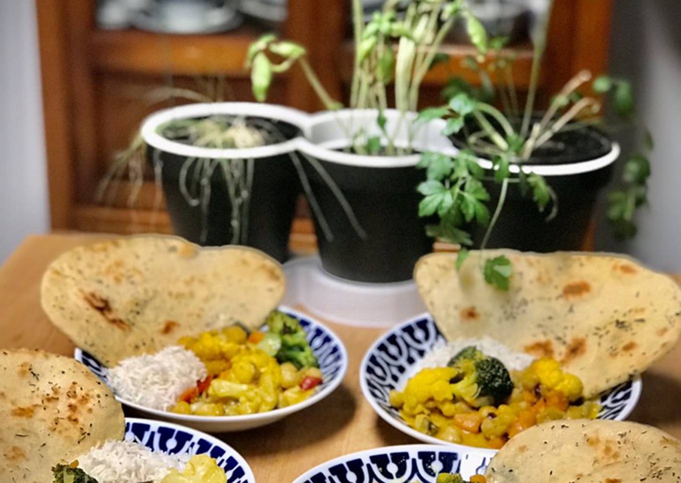 Curry vegano con garbanzo, arroz basmati y pan de pita