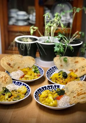 Foto principal de Curry vegano con garbanzo, arroz basmati y pan de pita