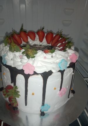 A picture of Ultimate Vanilla Cake.