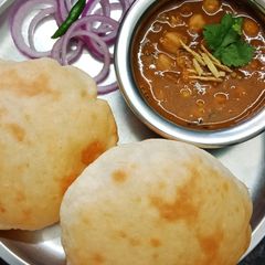 A picture of Chole bhature.