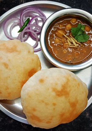 A picture of Chole bhature.